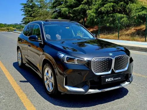 BMW İX1 X LİNE 25.000 KM'DE DEĞİŞENSİZ BOYASIZ TRAMERSİZ